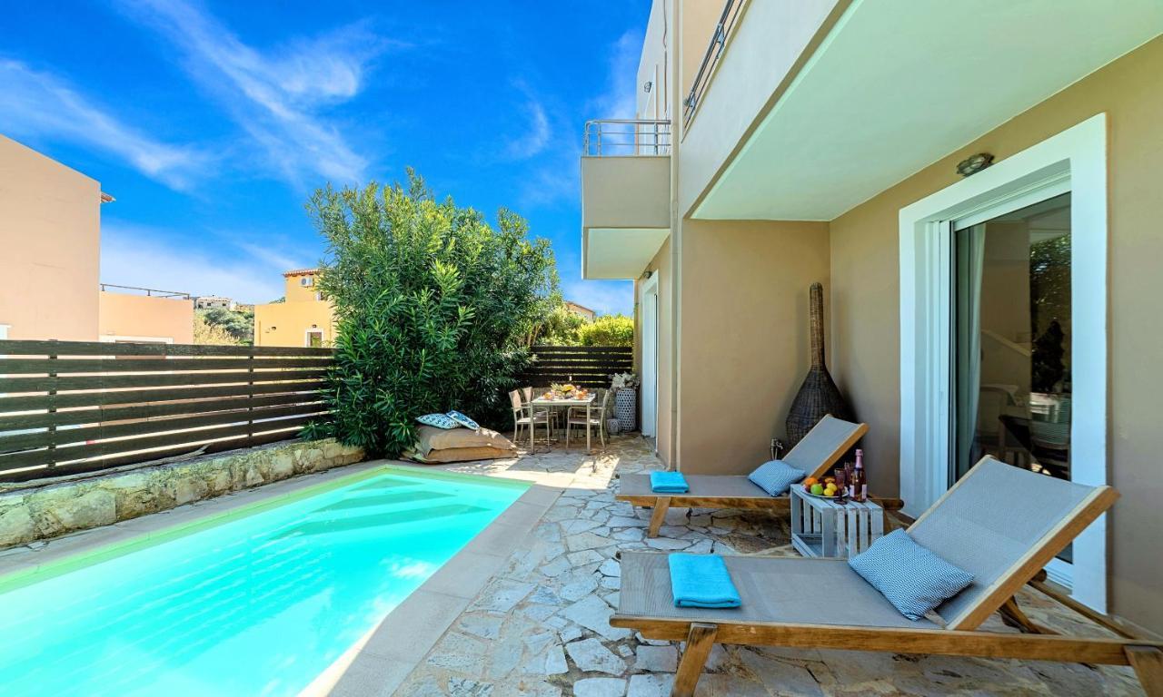 Apple Villas Mouríon エクステリア 写真