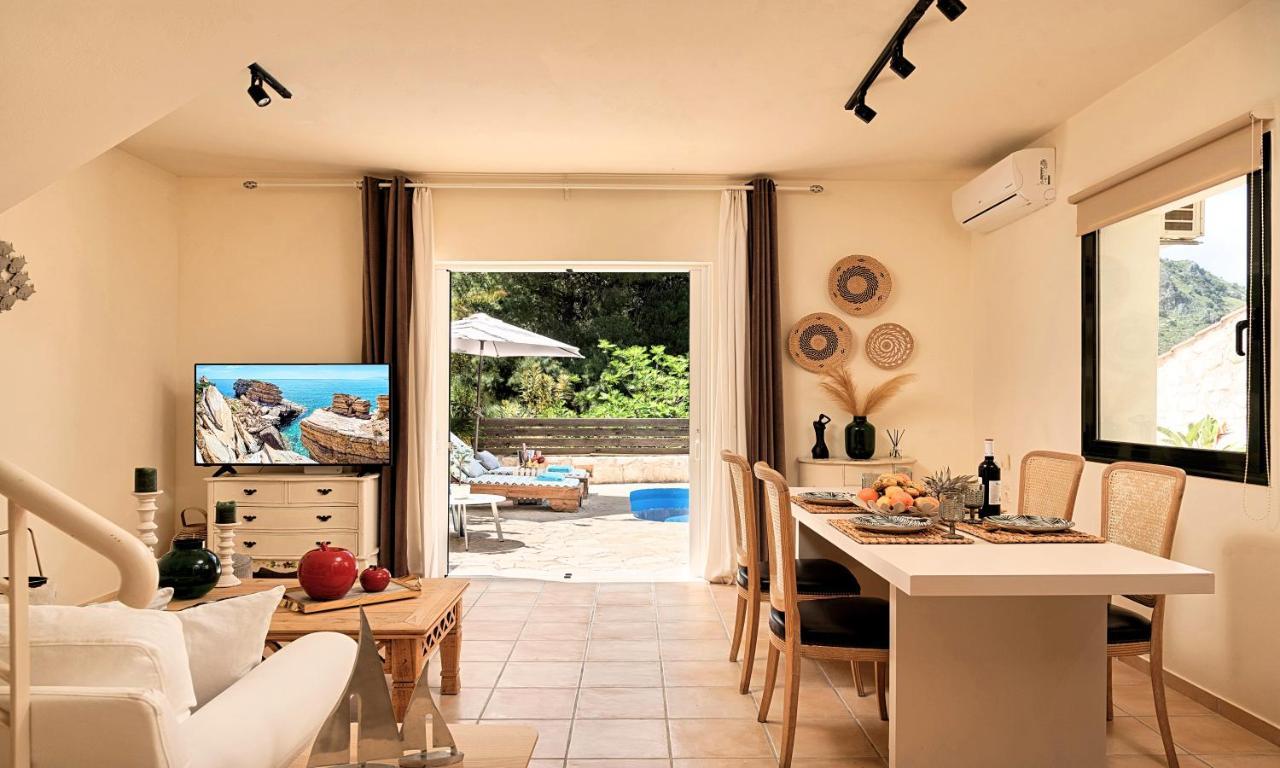 Apple Villas Mouríon エクステリア 写真