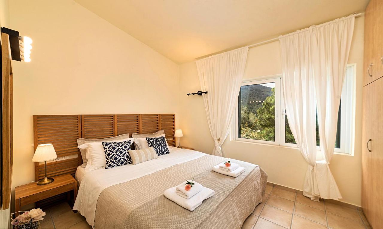 Apple Villas Mouríon エクステリア 写真