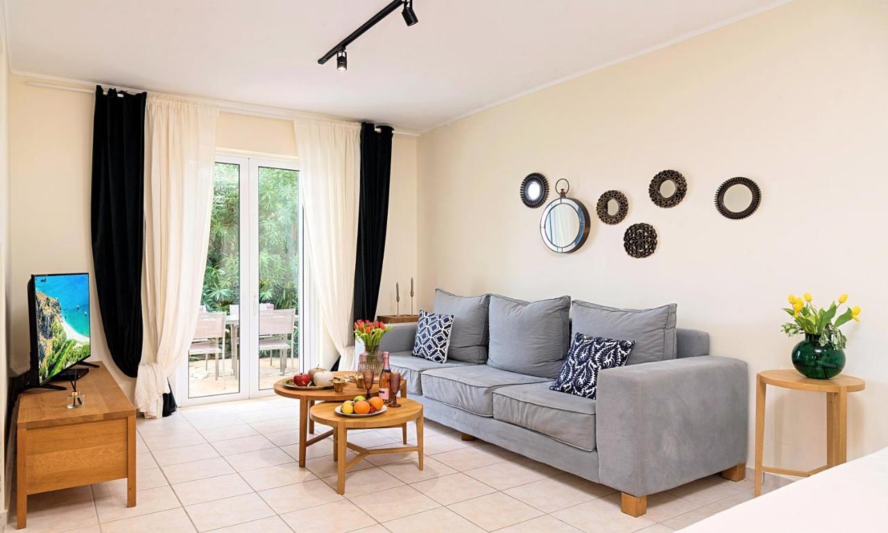 Apple Villas Mouríon エクステリア 写真